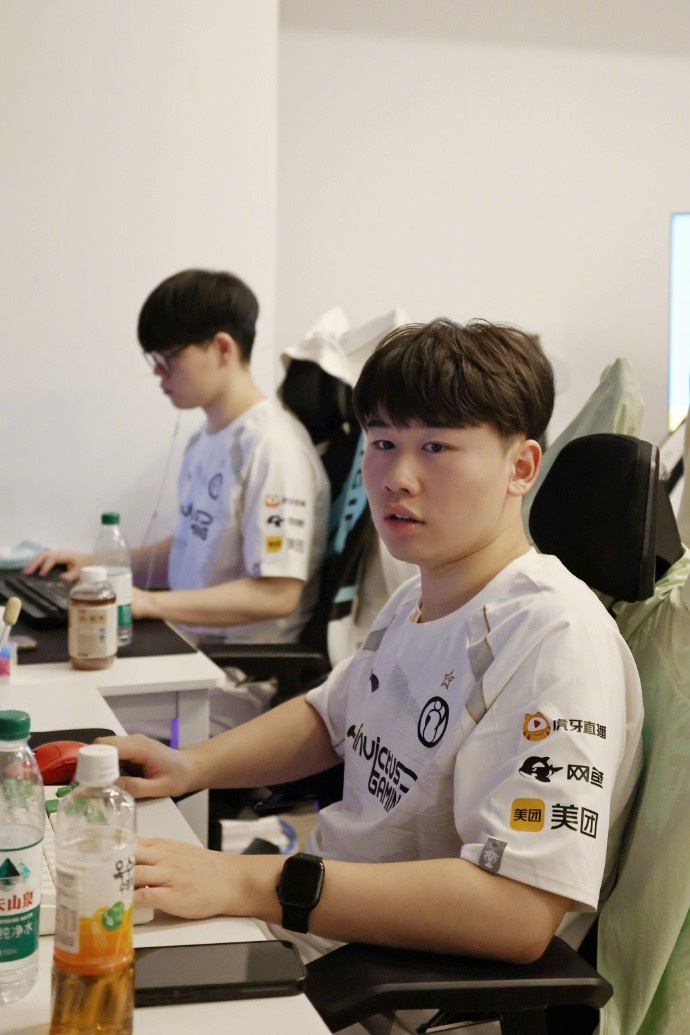 iG官媒发布德杯赛后返图：认真复盘，下场加油