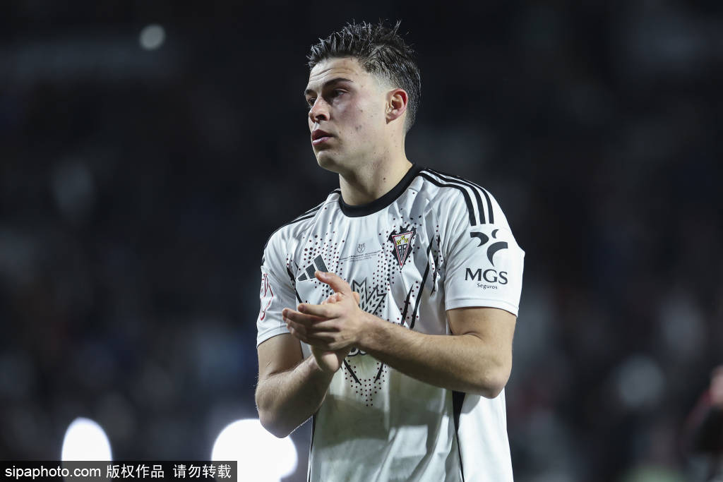 西甲金靴之争再起波澜！亚马尔帽子戏法登顶射手榜第三，姆巴佩遥遥领先