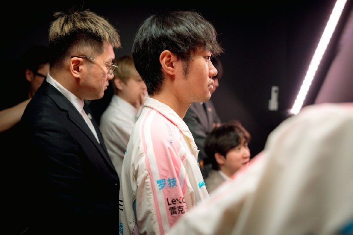 LPL发布BLG赛后返图：碧帆映前路，破浪定首胜