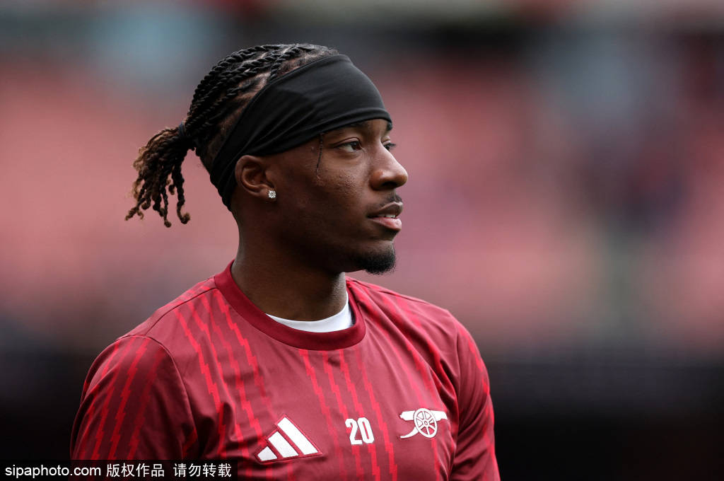 酋长球场的关键一役：伊泽尔制胜球助阿森纳重返榜首，剑指双线荣耀